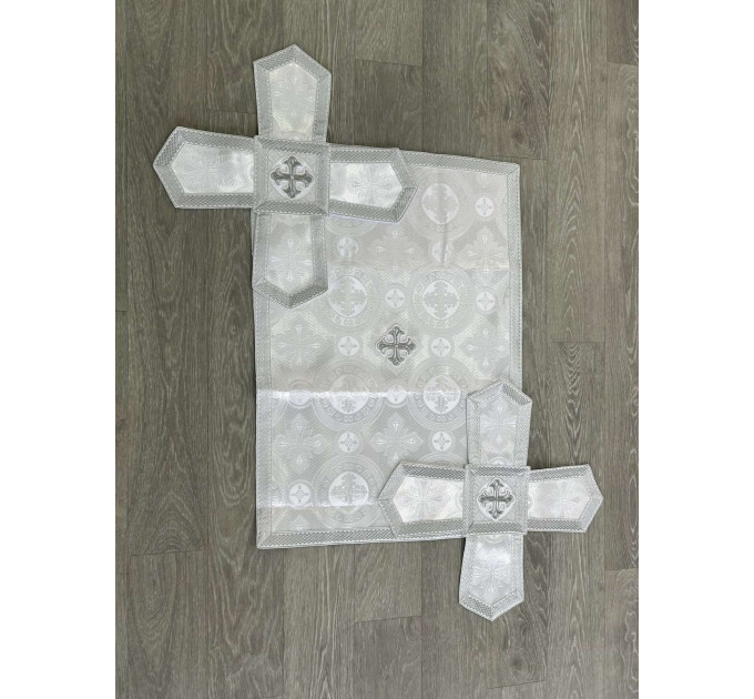 Ordination vestment in white or gold brocade for priest