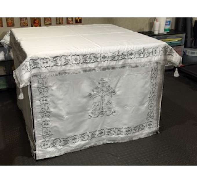 Embroidered altar covers set