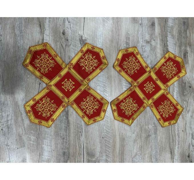 Embroidered chalice covers with aer - Communion cup