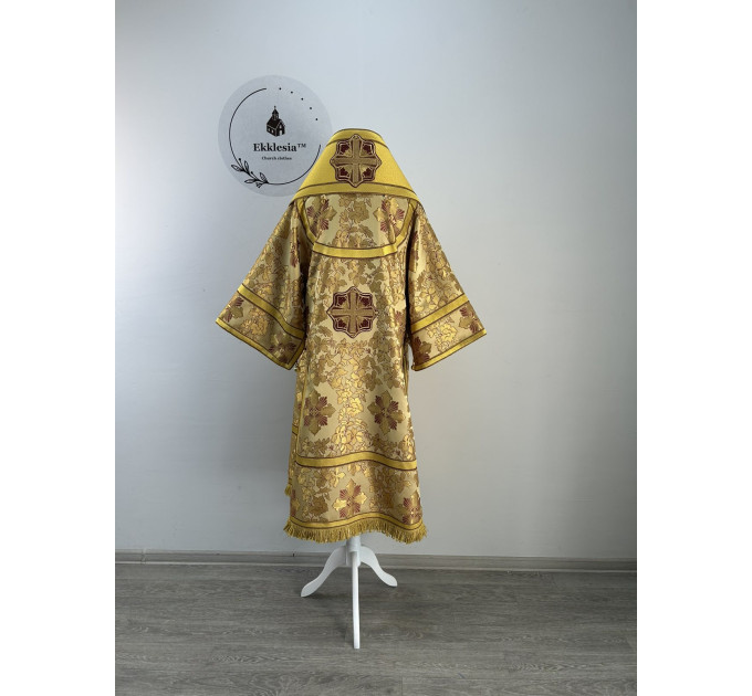 Bishop's vestment set in gold brocade - Vestment set for Archbishop