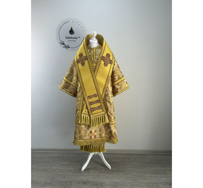 Bishop's vestment set in gold brocade - Vestment set for Archbishop