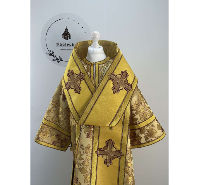 Bishop's vestment set in gold brocade - Vestment set for Archbishop