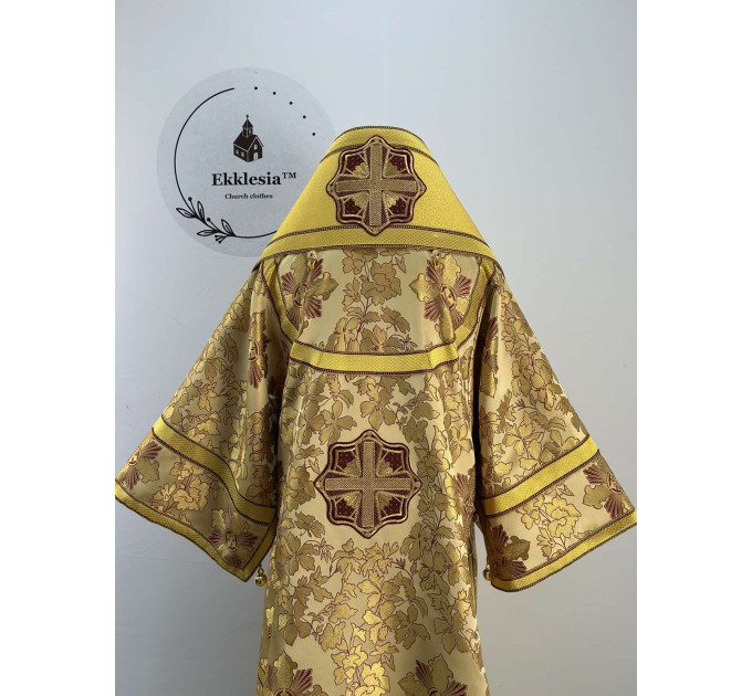 Bishop's vestment set in gold brocade - Vestment set for Archbishop