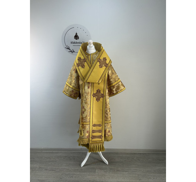 Bishop's vestment set in gold brocade - Vestment set for Archbishop
