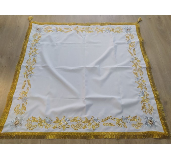 Altar cover in gabardine with the embroidery