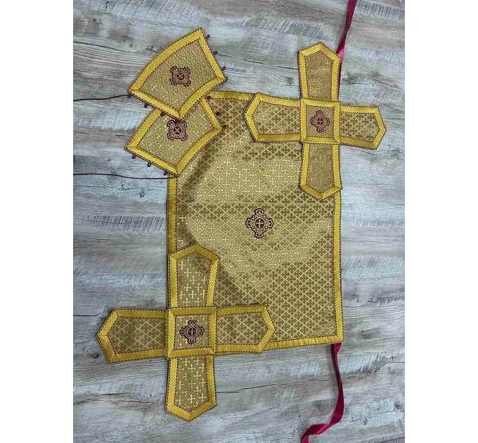 Priest vestment in gold church brocade - Liturgical clothes for priest - Phelon