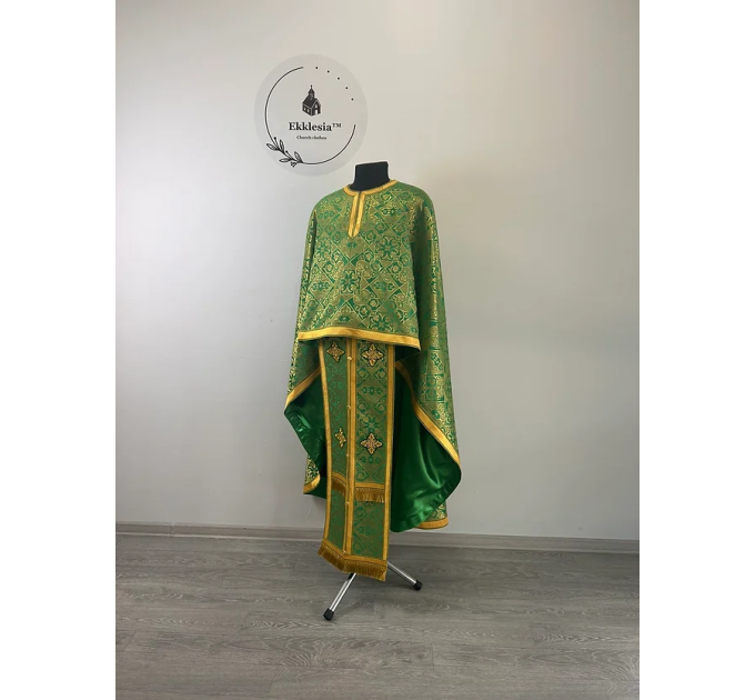 Priest vestment in green church brocade - Liturgical clothes for priest - Phelon