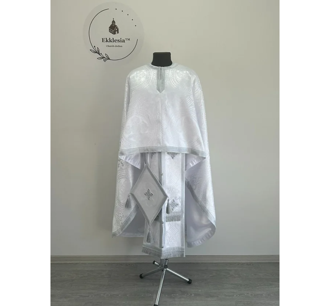 Ordination vestment in white brocade - Vestment for Christmas - Liturgical cloth