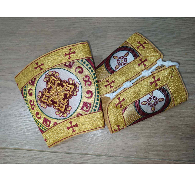 Ordination vestment in white or gold brocade for priest