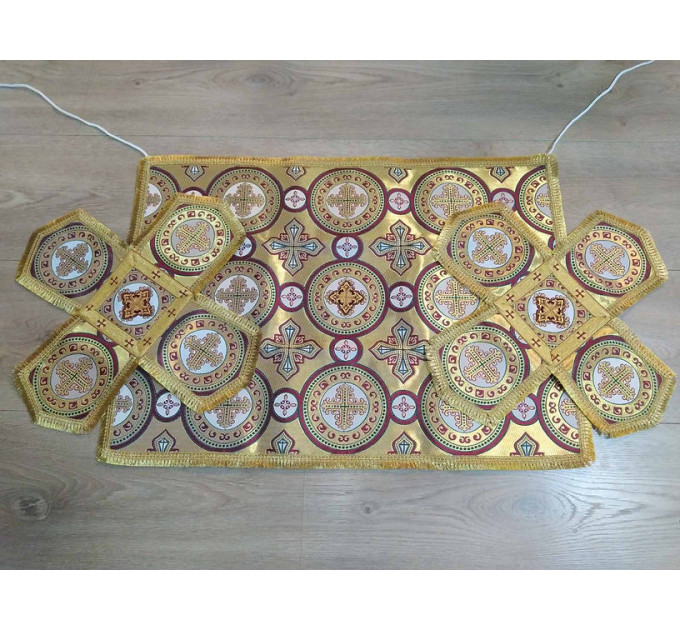 Ordination vestment in white or gold brocade for priest