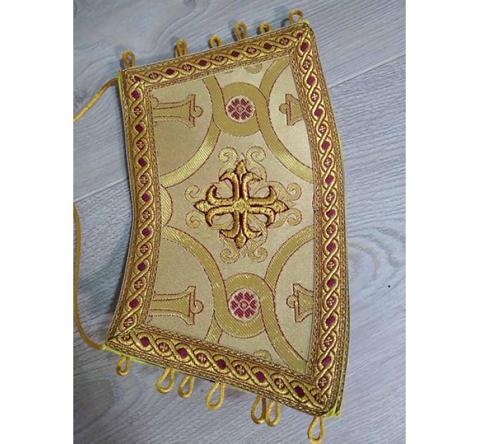 Stole and cuffs in gold brocade 